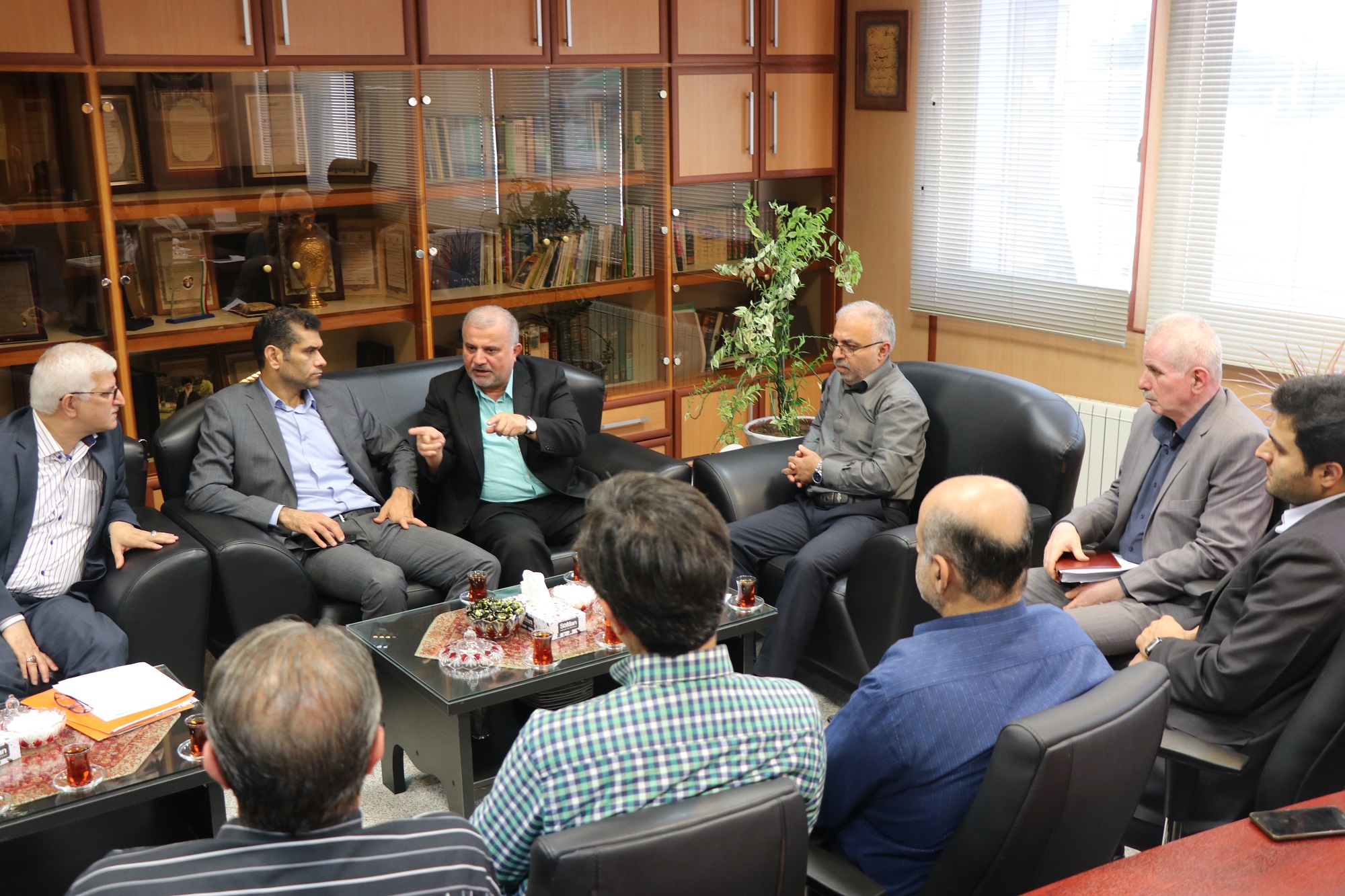شهردار و عضو شورای شهر رشت با مدیرعامل شرکت گاز استان گیلان دیدار کردند