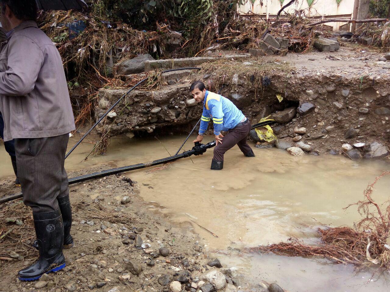 گزارش تصویری: خسارات سیل به تأسیسات گاز و تلاش کارکنان اداره گاز تالش برای وصل مجدد گاز مشترکین