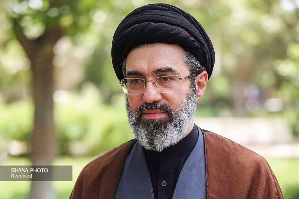 پیام رهبر معظم انقلاب اسلامی به مناسبت روز کارگر و روز معلم
