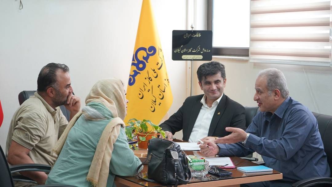بررسی درخواستها و رفع مشکلات مشترکان در میز خدمت 