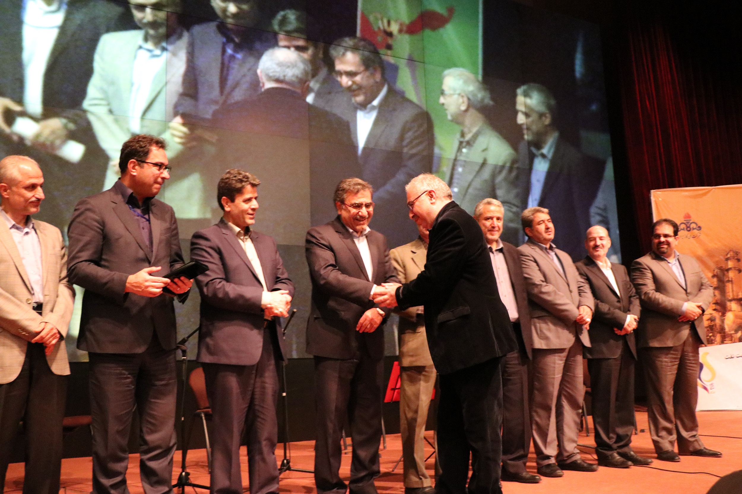کسب تقدیرنامه پنج ستاره جشنواره سرآمدی و بهبود مستمر توسط شرکت گاز استان گیلان